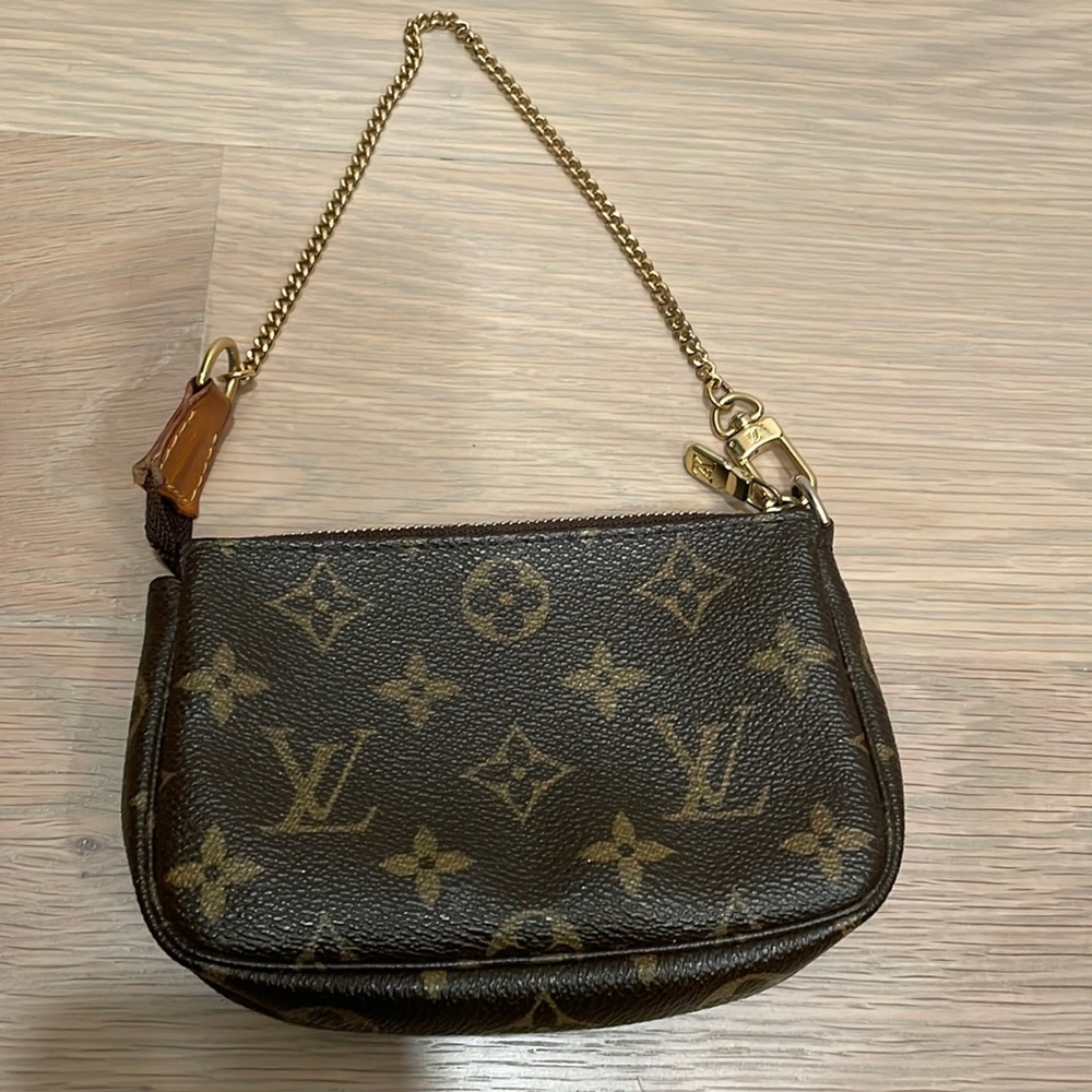 Authentic Louis Vuitton LV monogram Mini Pochette used
